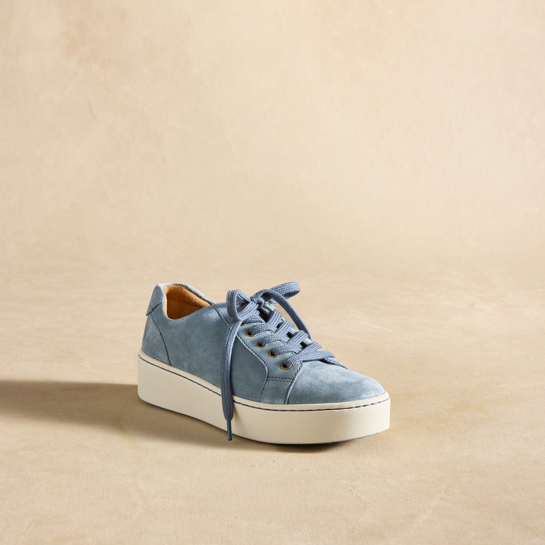 Mira Sneakers