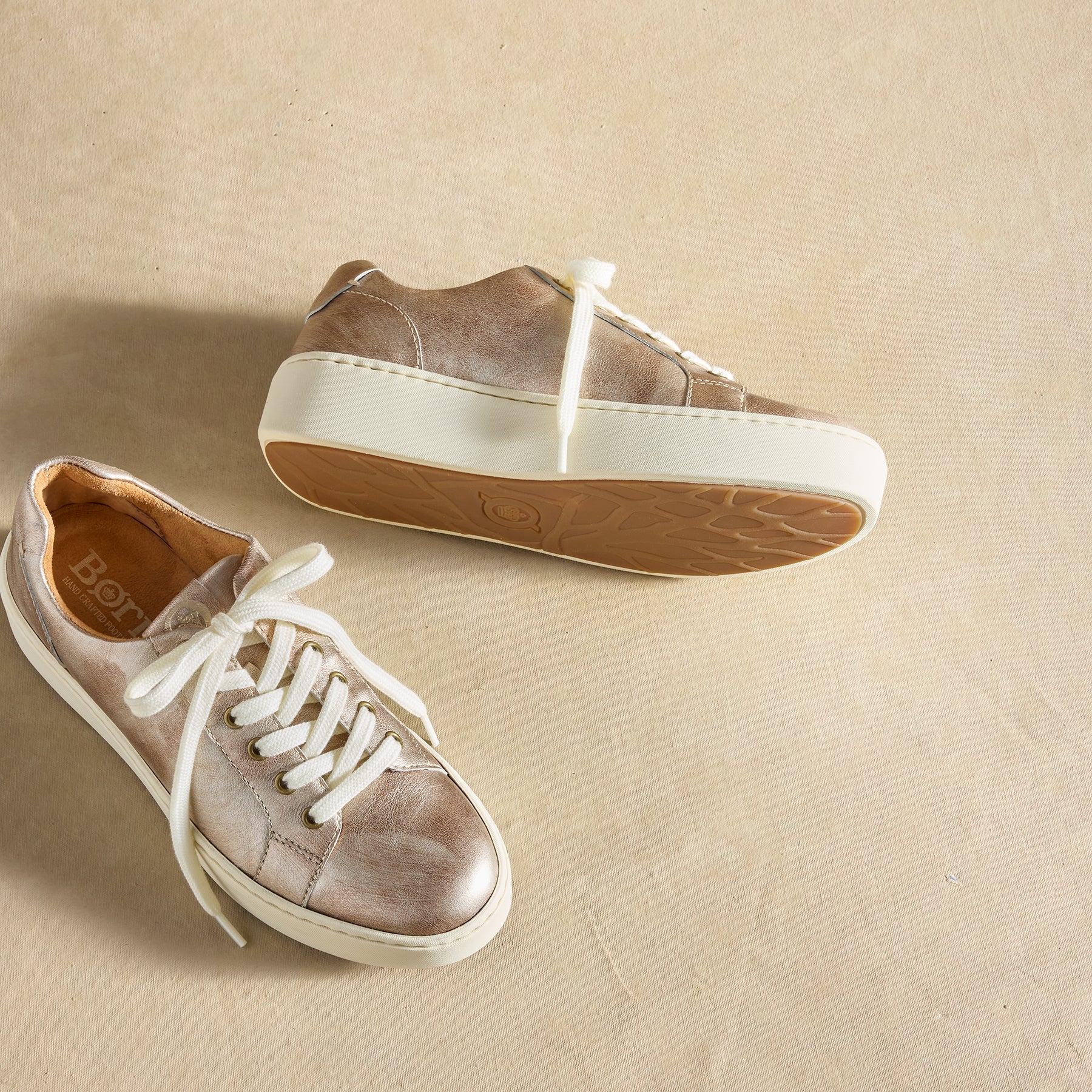Mira Sneakers