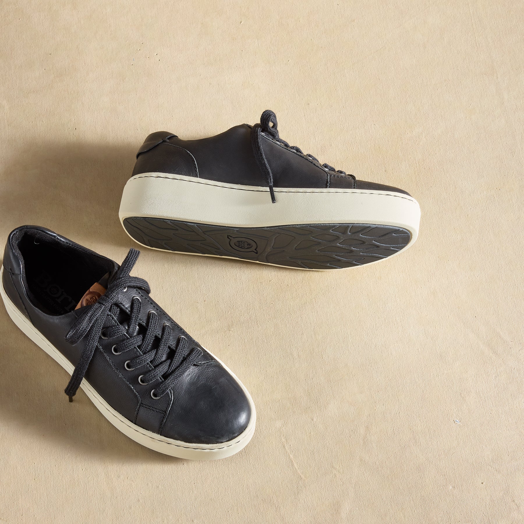 Mira Sneakers