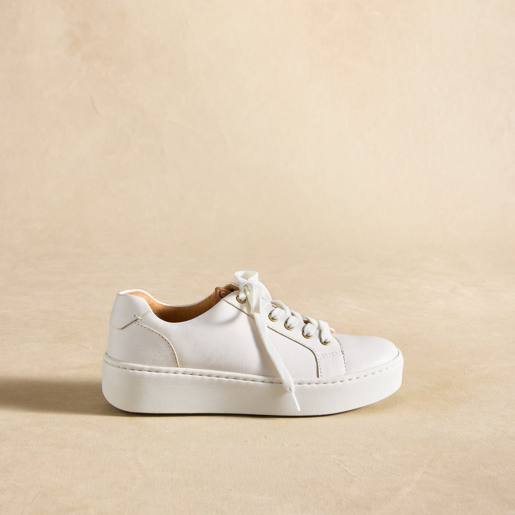 Mira Sneakers