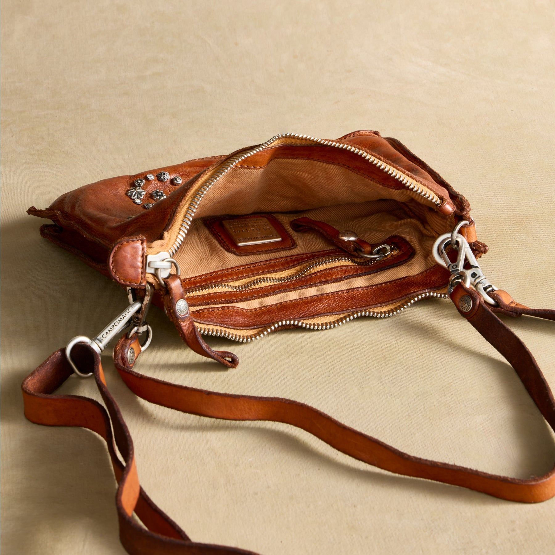 Papillon Clutch
