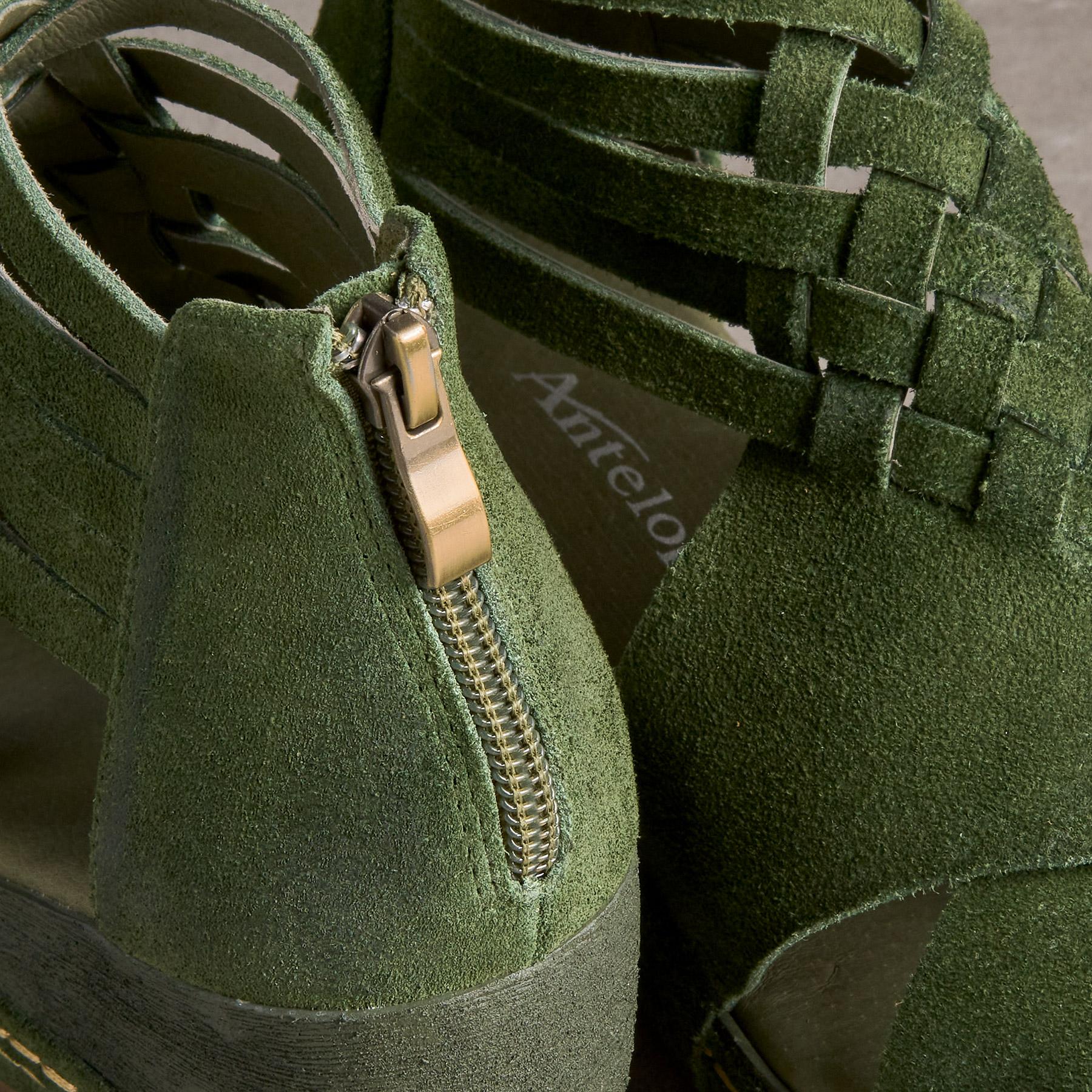 Rowena Wedges